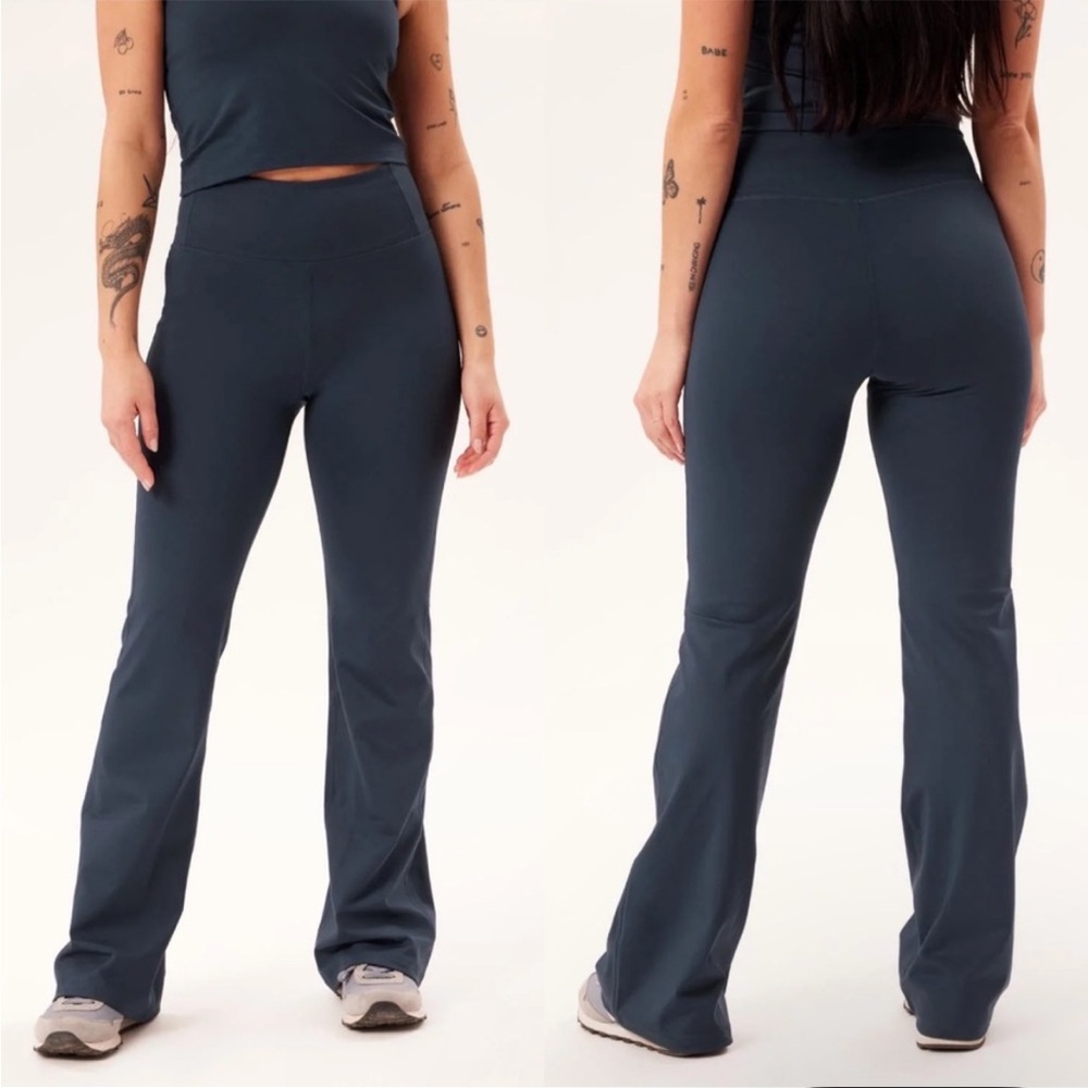 Girlfriend Collective Midnight Compressive Flare Legging size medium